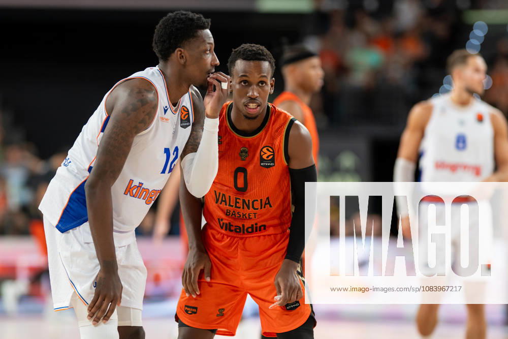 EuroLeague Round 2 match between Valencia Basket and of Kosner Baskonia Vitoria Gasteiz Damion Baugh of Kosner Baskonia Vitoria Gasteiz (L) and TJ Shorts of Valencia Basket seen in action during the EuroLeague Round 2 match between Valencia Basket and of Kosner Baskonia Vitoria Gasteiz at Roig Arena , (Valencia ) on September 29, 2025.