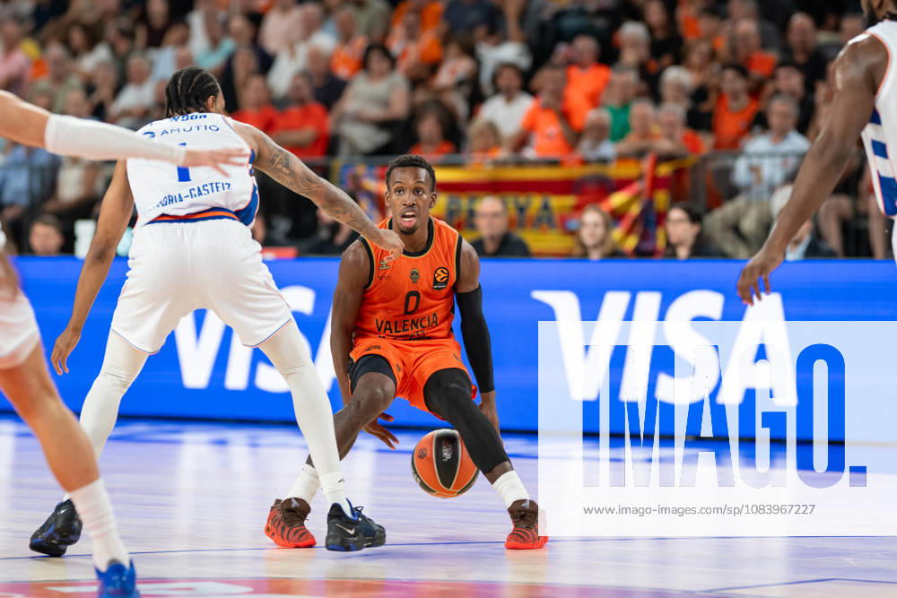 EuroLeague Round 2 match between Valencia Basket and of Kosner Baskonia Vitoria Gasteiz TJ Shorts of Valencia Basket seen in action during the EuroLeague Round 2 match between Valencia Basket and of Kosner Baskonia Vitoria Gasteiz at Roig Arena , (Valencia ) on September 29, 2025.