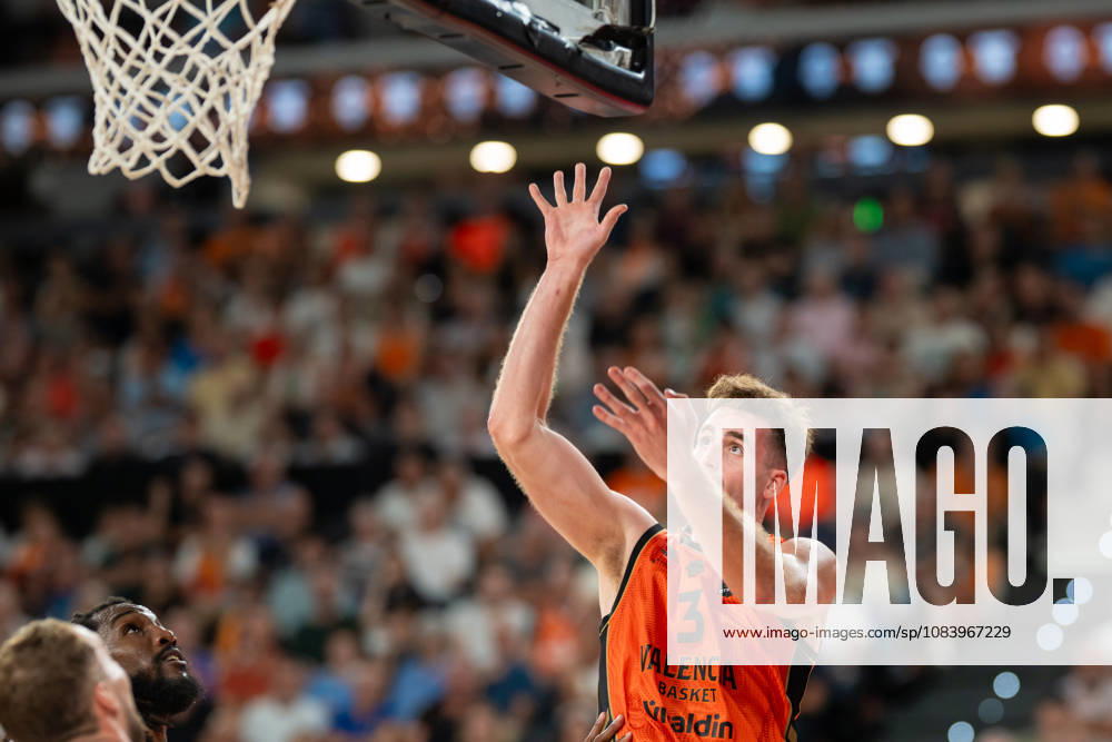 EuroLeague Round 2 match between Valencia Basket and of Kosner Baskonia Vitoria Gasteiz Nate Reuvers of Valencia Basket seen in action during the EuroLeague Round 2 match between Valencia Basket and of Kosner Baskonia Vitoria Gasteiz at Roig Arena , (Valencia ) on September 29, 2025.