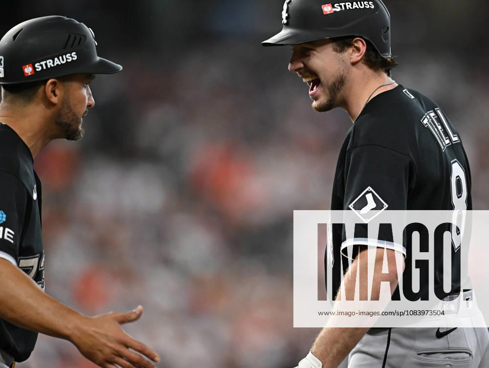 Chicago White Sox Kyle Teel (8) celebrates after hitting a single to load the bases in the second inning against the Houston Astros in an MLB, Baseball Herren, USA American League Wild Card game in Houston, Texas, on Tuesday, September 29, 2026. HOU20260929720 MARIAxLYSAKER