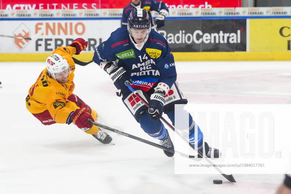 Quinto, Gottardo Arena, NL: HC Ambrì Piotta vs. SCL Tigers 14. William Worge (Ambrì) chased by No. 40 Flavio Schmutz (Tigers) in Quinto at the Gottardo Arena in Ticino, Switzerland
