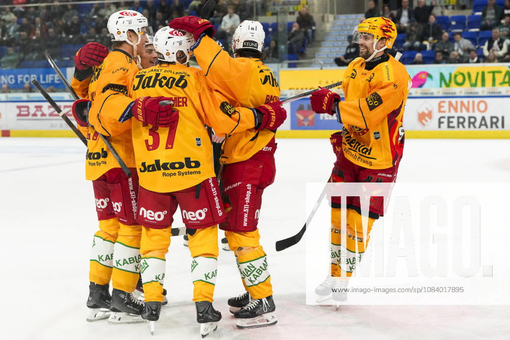 Quinto, Gottardo Arena, NL: HC Ambrì Piotta vs. SCL Tigers; SCL Tigers celebrate their second goal at the Gottardo Arena in Quinto, Ticino, Switzerland