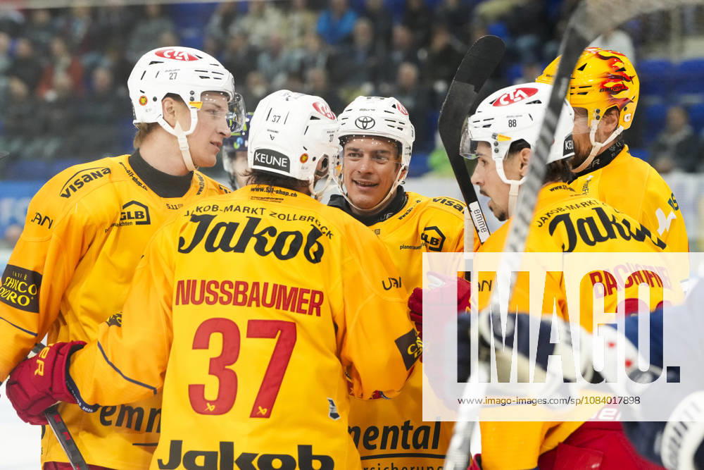 Quinto, Gottardo Arena, NL: HC Ambrì Piotta vs. SCL Tigers; SCL Tigers celebrate their second goal at the Gottardo Arena in Quinto, Ticino, Switzerland