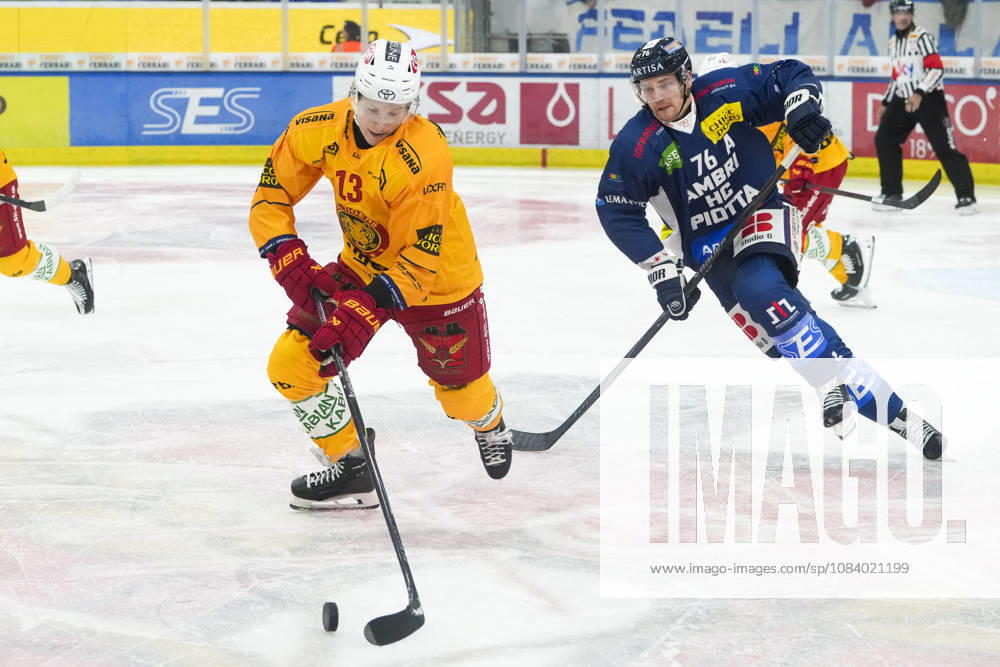 Quinto, Gottardo Arena, NL HC Ambri-Piotta vs. SCL Tigers 13 Oskars Lapinskis (Tigers) vs. 76 Nathan Schnarr (Ambri-Quinto) Gottardo Arena, Ticino, Switzerland