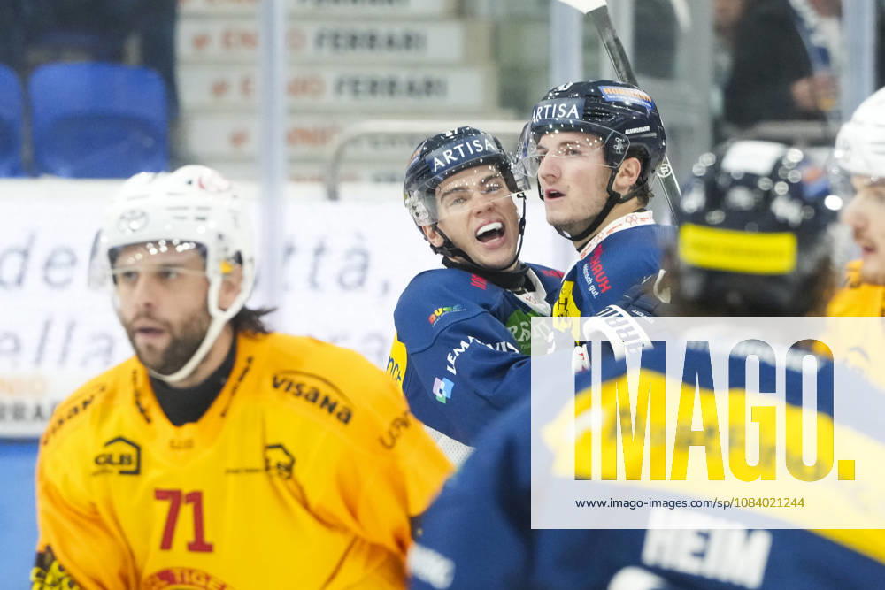 Quinto, Gottardo Arena, NL HC Ambri Piotta vs. SCL Tigers 37 Lukas Landry of Ambri celebrates Tim Muggli s first goal at the Gottardo Arena in Quinto, Ticino, Switzerland