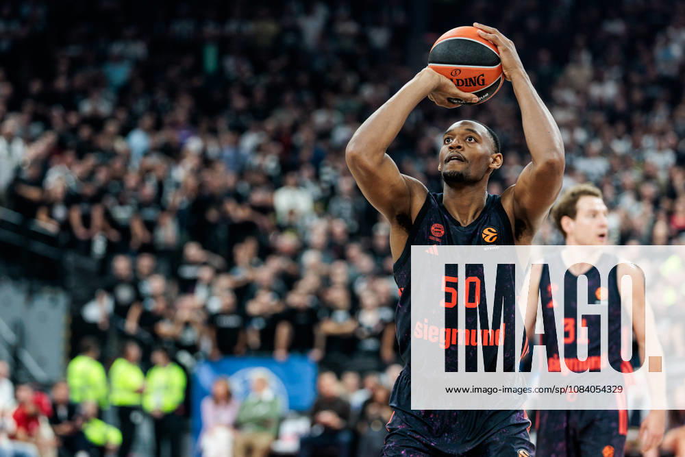 Austin Wiley (FC Bayern Muenchen, 50) shooting from the freethrow line during the Turkish Airlines EuroLeague match between FC Bayern Muenchen vs. Partizan Mozzart Bet Belgrade at SAP Garden on round 3 of Turkish Airlines EuroLeague on October 02, 2026 in Munich, Germany. Bavaria Germany