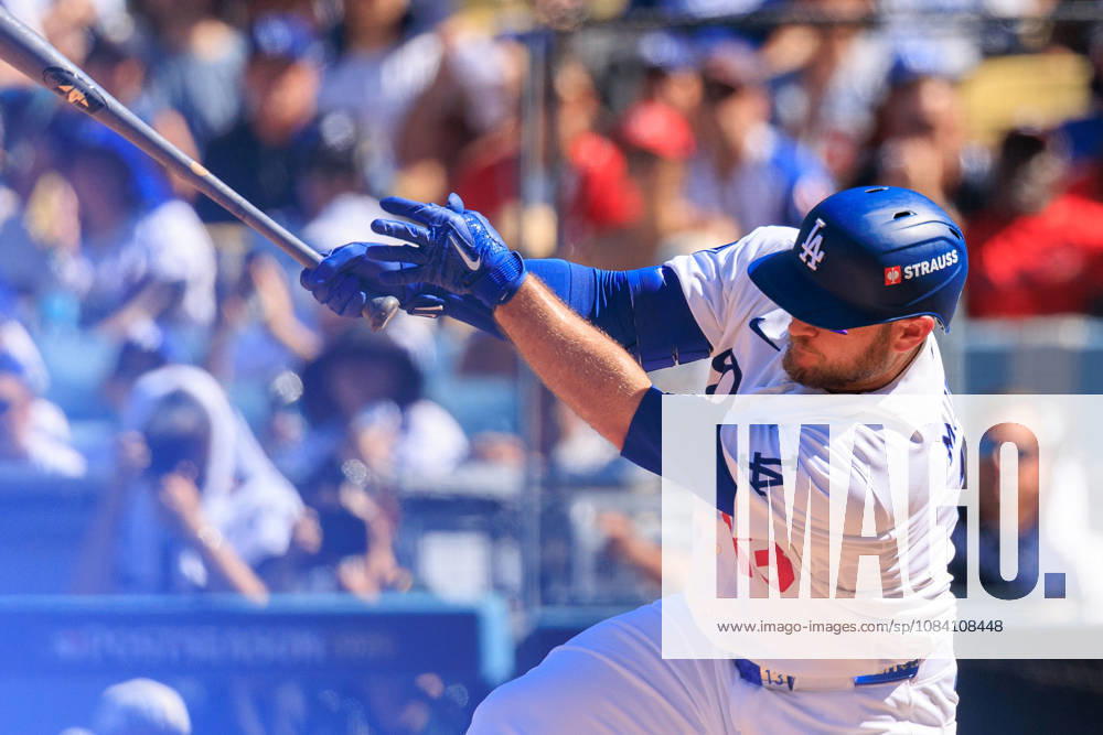 Max Muncy 13 of the Los Angeles Dodgers at bat during a NLDS Game 1 against the Atlanta Braves on Saturday October 3, 2026 at Dodger Stadium in Los Angeles, California. JAVIER ROJAS PI Dodgers Vs. Braves NLDS - Game 1 - ZUMAp124 20261003_zaa_p124_013