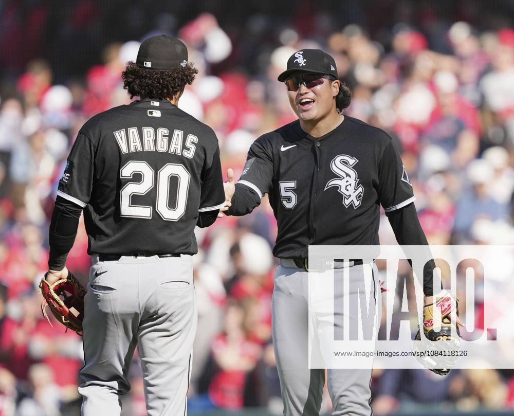 Baseball: Division Series between White Sox and Guardians Chicago White Sox first baseman Munetaka Murakami (R) celebrates with third baseman Miguel Vargas following the team s 3-0 victory over the Cleveland Guardians in Game 1 of the American League Division Series at Progressive Field in Cleveland, Ohio, on Oct. 3, 2026. A14AA0005629870P