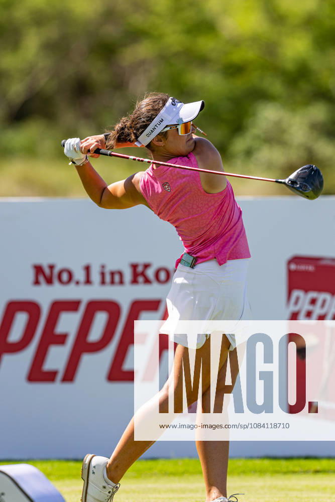 CAROLINA MELGRATI tees off at the 8th tee box during Round 3 of the 2026 Lotte Championship at Hoakalei Country Club, Ewa Beach, Hawaii, USA. 2026 Lotte Championship Presented By Hoakalei - ZUMAm310 20261003_zsp_m310_038