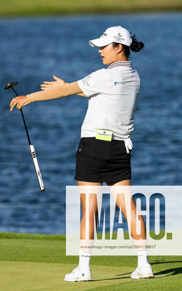 INA YOON watches her putt on the 18th green during Round 3 of the 2026 Lotte Championship at Hoakalei Country Club, Ewa Beach, Hawaii, USA. 2026 Lotte Championship Presented By Hoakalei - ZUMAm310 20261003_zsp_m310_066