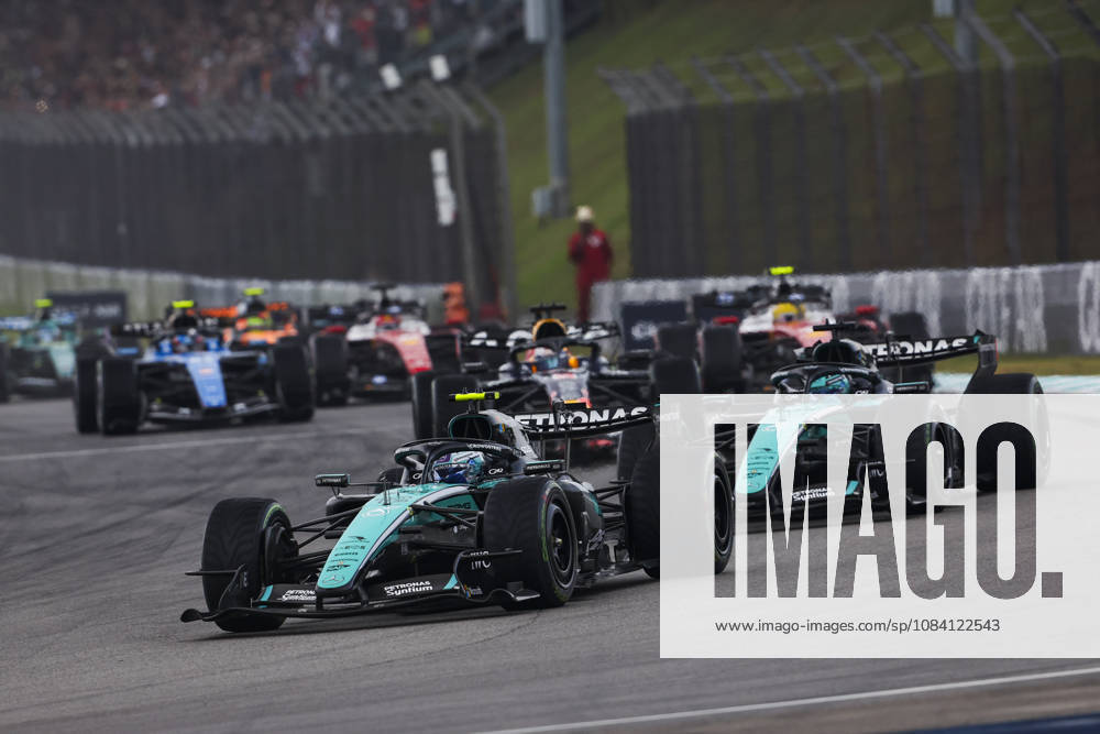 F1 - BAHRAIN GRAND PRIX IN MALAYSIA 2026 12 KIMI ANTONELLI Andrea (ita), Mercedes AMG F1 Team W17, action, start of the race during the 2026 Formula 1 Bahrain Grand Prix in Malaysia, 16th round of the 2026 Formula One World Championship, WM, Weltmeisterschaft from October 2 to 4, 2026 on the Sepang International Circuit, in Sepang, Malaysia - SepangMalaysia