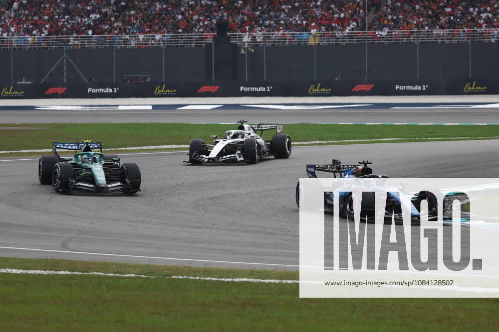 F1 Bahrain Grand Prix In Malaysia SEPANG, MALAYSIA - OCTOBER 4: Alexander Albon of Atlassian Williams, Fernando Alonso of Aston Martin Aramco and Sergio Perez of Cadillas during the Formula 1 Bahrain Grand Prix at Sepang International Circuit in Sepang, Malaysia on October 4, 2026. Jakub Porzycki Anadolu Sepang Malaysia. Editorial use only. Please get in touch for any other usage.