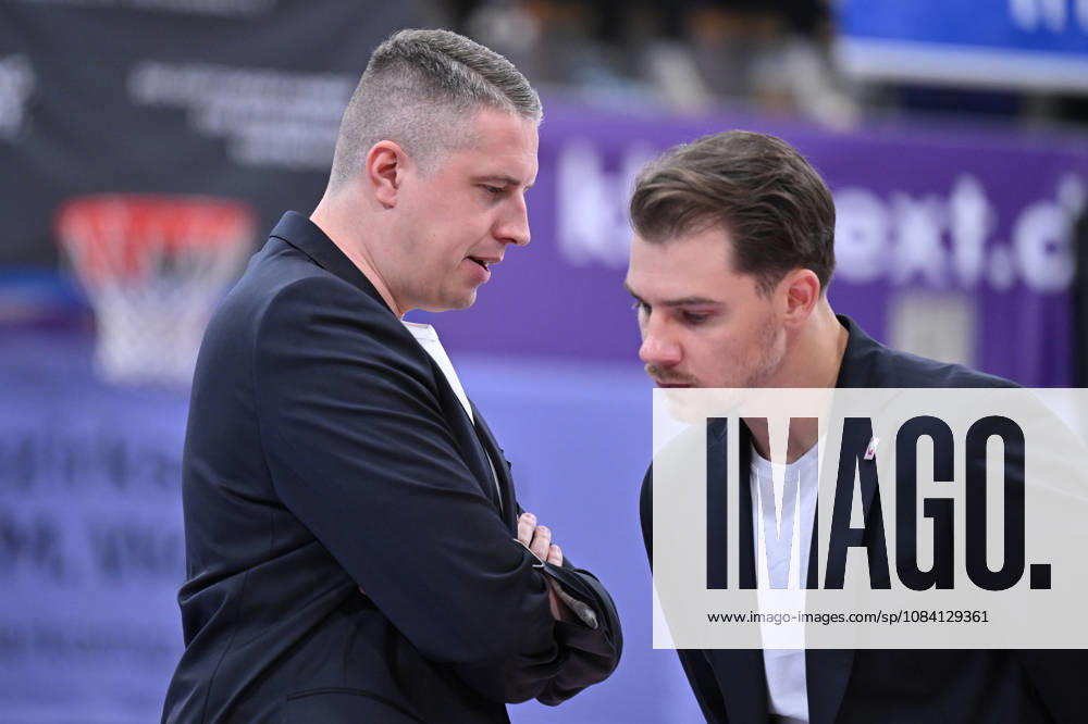 BG Göttingen vs. SBB Börde Baskets Wolmirstedt, October 4, 2026, Göttingen Basketball 2nd Bundesliga, ProA, BG Göttingen vs. SBB Börde Baskets Wolmirstedt, Matchday 3, Sparkassen Arena: Head Coach Martins Gulbis (left) and BG Göttingen Assistant Coach Martynas Airosius (right) speak before the game in Göttingen, Lower Saxony, Germany