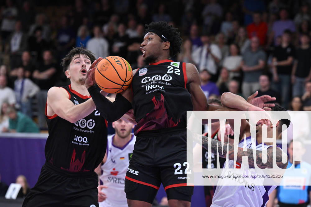 BG Göttingen vs. SBB Börde Baskets Wolmirstedt, October 4, 2026, Göttingen Basketball 2nd Bundesliga, ProA, BG Göttingen vs. SBB Börde Baskets Wolmirstedt, Matchday 3, Sparkassen Arena; Kenneth Andrew Cooper; SBB Börde Baskets Wolmirstedt battles for the ball; Göttingen, Lower Saxony, Germany