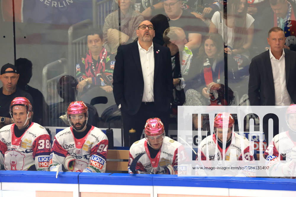 GER, DEU, Germany, Ice Hockey Head Coach Eric Dubois, Eisbären Berlin, Eisbären players bench, nordphoto GmbH, Engler Berlin, Uber Arena Berlin, Germany