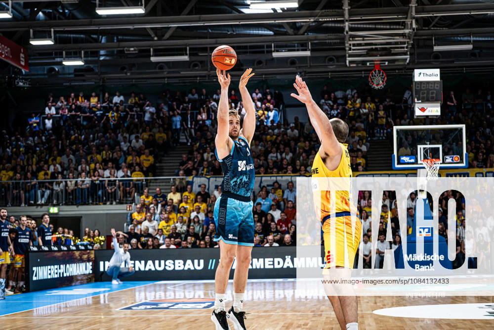 EasyCredit BBL Phoenix Hagen vs. SKYLINERS Frankfurt, Hagen, October 4, 2026, Ischelandhalle Hagen Till Pape 19, SKYLINERS, PF on a three-pointer easyCredit BBL Phoenix Hagen vs. SKYLINERS Frankfurt, Hagen, October 4, 2026, Ischelandhalle Hagen