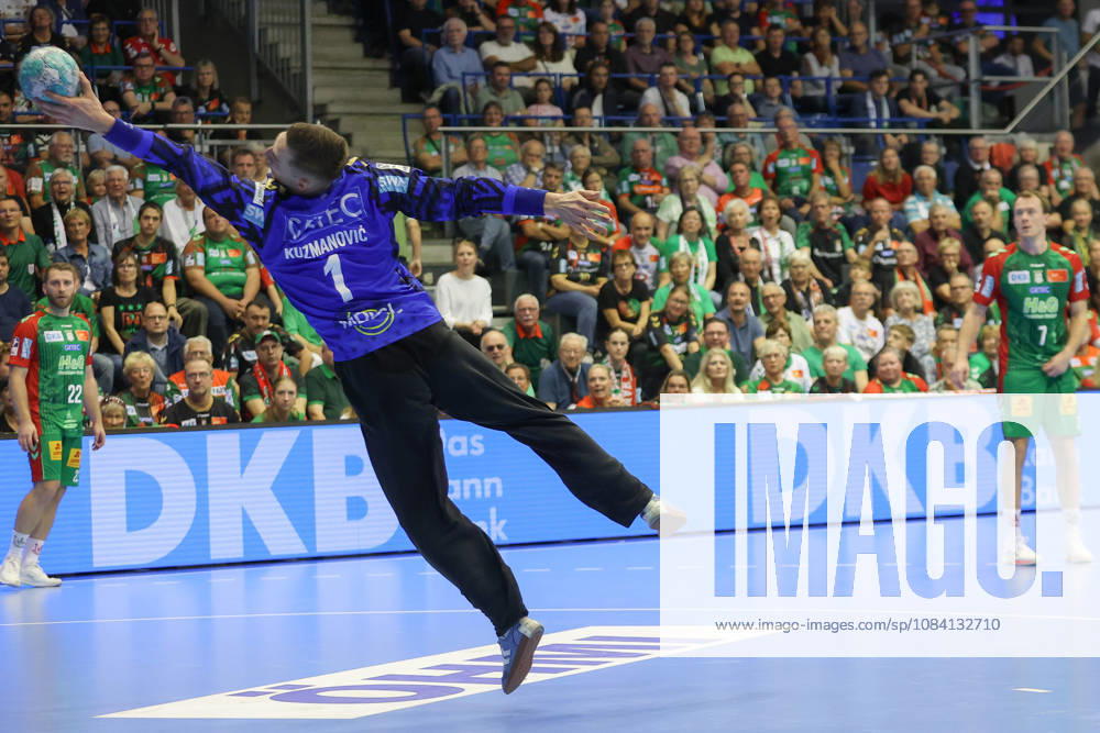 Opel HBL Handball, SC Magdeburg vs. HC Erlangen, from left: Dominik Kuzmanovic (Magdeburg), 1 save, blocks the ball, catches the ball, saves a seven-meter throw for Magdeburg