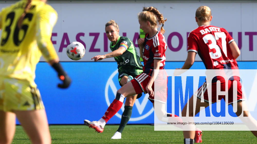 VfL vs. HSV, Women s Bundesliga, Wolfsburg, October 4, 2026, Soccer, Women, Google Pixel Bundesliga, 2026–2027 Season, VfL Wolfsburg vs. Hamburger SV, Svenja Huth (VfL Wolfsburg), Jaqueline Dönges (HSV), AOK Stadium, Lower Saxony, Germany