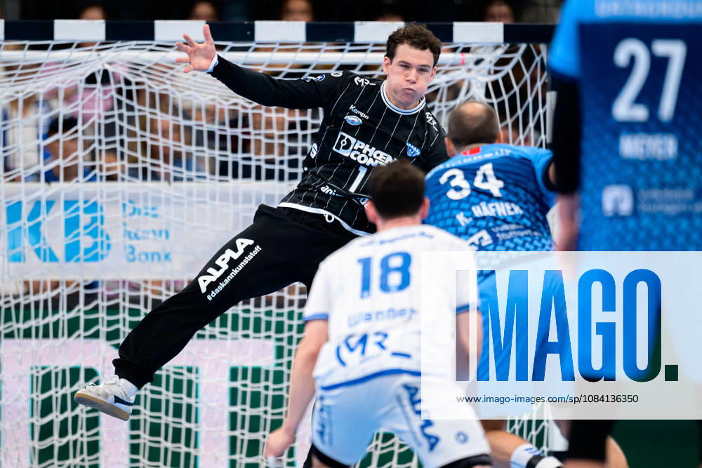 Stuttgart HBL 26 27 TVB Stuttgart TBV Lemgo Goalkeeper Constantin Möstl (Moestl) TBV Lemgo, Kai Häfner (Haefner) Stuttgart Bittenfeld Porsche Arena Baden-Württemberg Germany