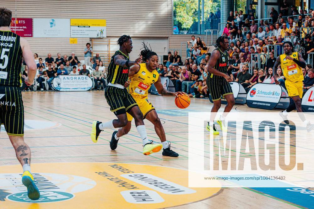 Joshua Bonga, Medikamente per Klick Bayreuth, 00 CJ Hines, Kreisbau Kirchheim Knights, 02 bay05 Tyrel Morgan, Kreisbau Kirchheim Knights, 11 GER, Kreisbau Kirchheim Knights vs. Medikamente per Klick Bayreuth, Barmer 2 Basketball Bundesliga, Matchday 3, 2026–2027 Season, October 4, 2026 GER, Kreisbau Kirchheim Knights vs. Medikamente per Klick Bayreuth, Barmer 2 Basketball Bundesliga, Matchday 3, 2026–2027 Season, October 4, 2026, Kirchheim u Teck