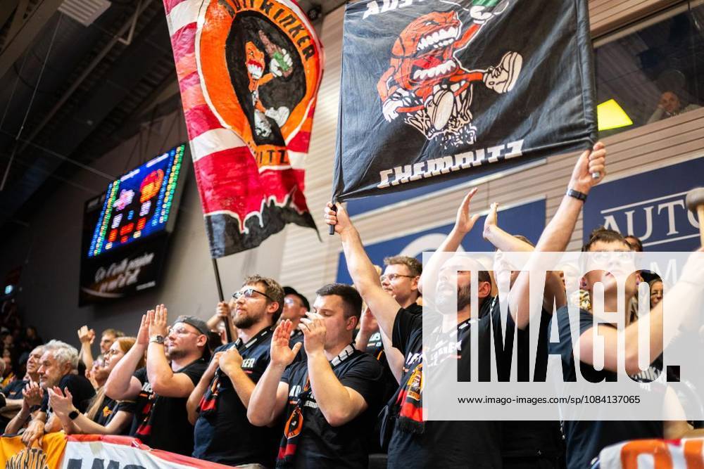 BASKETBALL EASYCREDIT BBL MATCHDAY 4 SCIENCE CITY JENA NINERS CHEMNITZ ** FOR ** ** Oct. 4, 2026 Jena Basketball easyCredit BBL 1 Basketball Bundesliga 2026–2027 Season, Matchday 4, Sparkassen Arena, Science City Jena, NINERS Chemnitz in the photo; fans from Chemnitz, Germany, Thuringia, Jena. Copyright SaschaxFromm