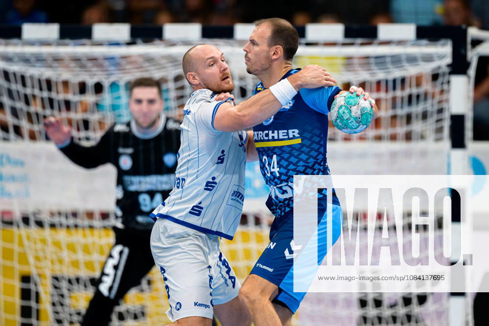 Stuttgart HBL 26 27 TVB Stuttgart TBV Lemgo (from left) in a one-on-one battle: Christian O Sullivan (TBV Lemgo), Kai Häfner (Stuttgart Bittenfeld), Porsche Arena, Baden-Württemberg, Germany
