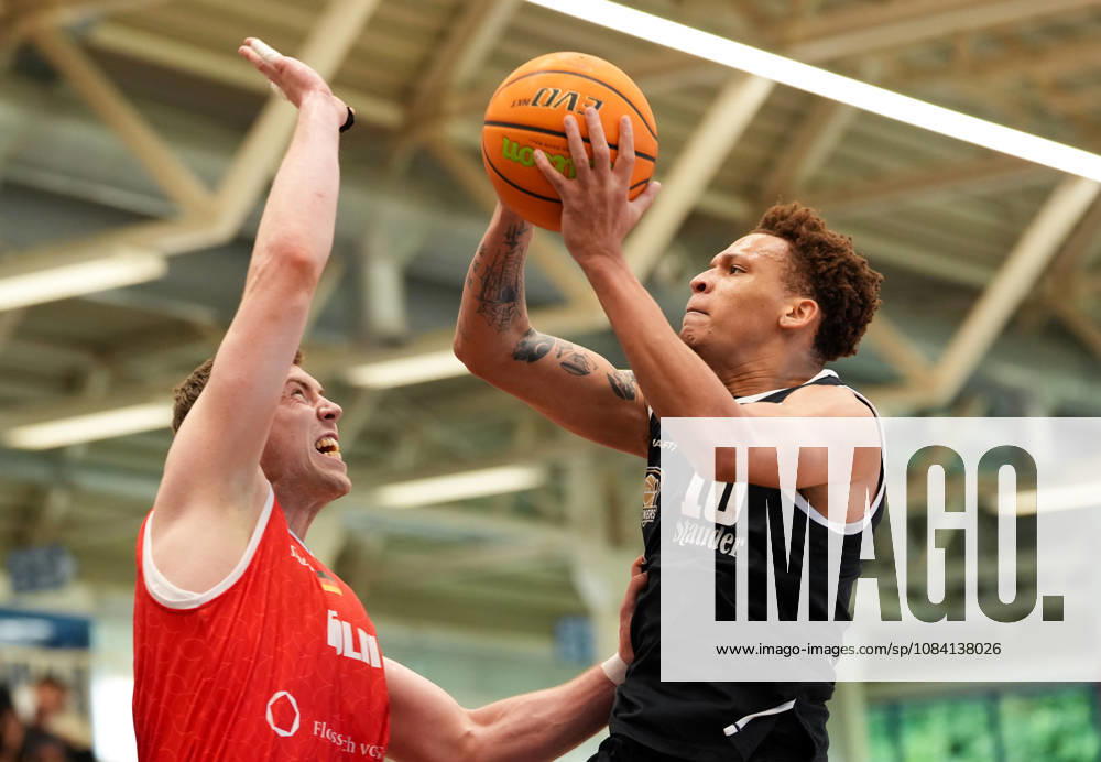 Isaiah Sanders (ETB Miners Essen), 10 vs. Bjoern Rohwer (RheinStars Cologne), 15 GER, ETB Miners Essen vs. RheinStars Cologne, Barmer 2 Basketball Bundesliga, ProA, Matchday 3, 2026–27 Season, Sporthalle am Hallo, Essen, October 4, 2026 ETB Miners Essen vs. RheinStars Cologne, ProA, Matchday 3, 2026–27 Season, October 4, 2026 Essen