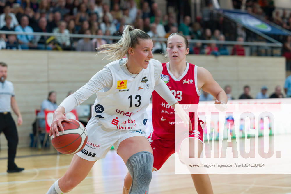 Meret Kleine Beek Luchse, 13, Jordan King Lions, 23, Halfit Lions vs. TK Hannover Luchse, Women s Basketball, 1st Bundesliga, DBBL, Matchday 1 of the 2026–27 season, April 10, 2026, SWH Arena, Saxony-Anhalt, Germany