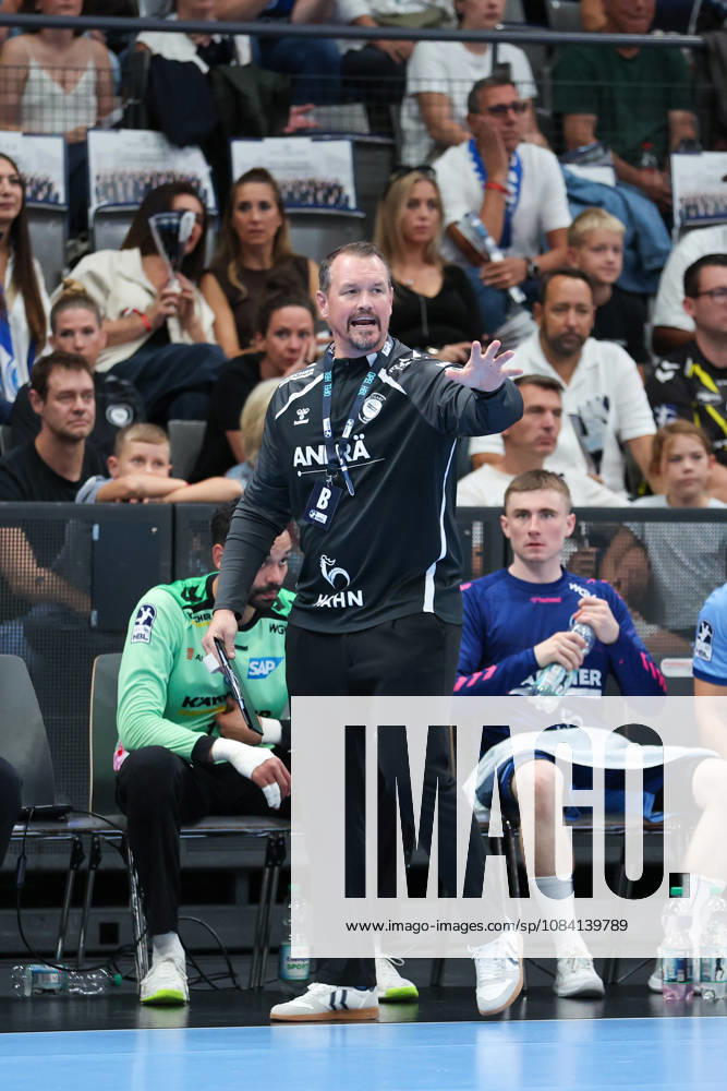 Misha Kaufmann, TVB Stuttgart coach, gives instructions. GER, TVB Stuttgart vs. TBV Lemgo Lippe, handball, Opel Handball Bundesliga, Matchday 6, 2026–2027 season, October 4, 2026 GER, TVB Stuttgart vs. TBV Lemgo Lippe, Handball, Opel Handball Bundesliga, Matchday 6, 2026–2027 season, October 4, 2026 Stuttgart
