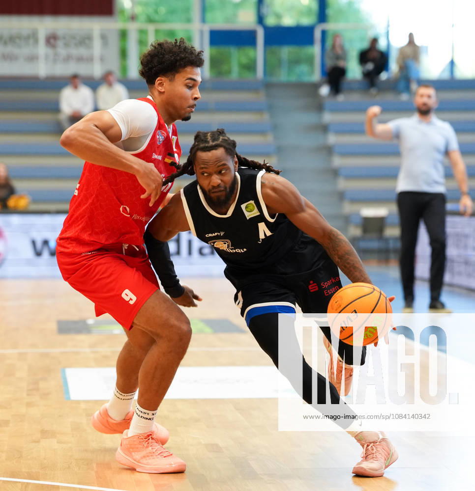 Quashawn Lane, ETB Miners Essen, 4 vs. Maxi Begue, RheinStars Cologne, 9 GER, ETB Miners Essen vs. RheinStars Cologne, Barmer 2 Basketball Bundesliga, ProA, Matchday 3, 2026–27 Season, Sporthalle am Hallo, Essen, October 4, 2026 ETB Miners Essen vs. RheinStars Cologne, ProA, Matchday 3, 2026–27 Season, October 4, 2026 Essen