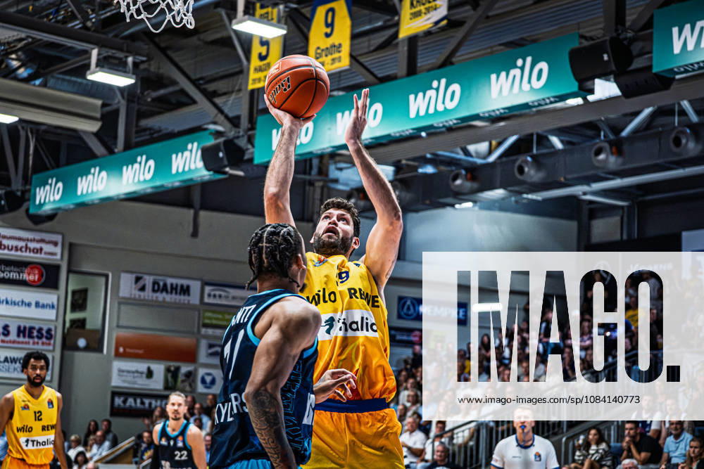 EasyCredit BBL Phoenix Hagen vs. SKYLINERS Frankfurt, Hagen, October 4, 2026, Ischelandhalle, Hagen: Patricio Garino Gullotta 29, Phoenix Hagen, SF, on a layup; easyCredit BBL Phoenix Hagen vs. SKYLINERS Frankfurt, Hagen, October 4, 2026, Ischelandhalle, Hagen