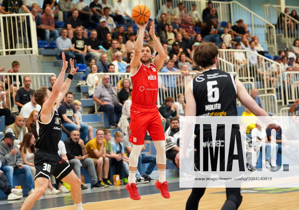 Haris Hujic of RheinStars Cologne, No. 10, shoots for the basket (GER), ETB Miners Essen vs. RheinStars Cologne, Barmer 2 Basketball Bundesliga, ProA, Matchday 3, 2026–27 season, Sporthalle am Hallo, Essen, October 4, 2026 ETB Miners Essen vs. RheinStars Cologne, ProA, Matchday 3, 2026–27 season, October 4, 2026 Essen