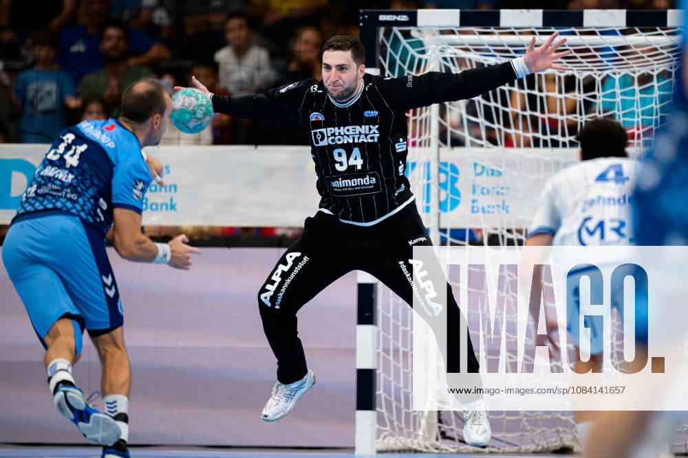 Stuttgart HBL 26 27 TVB Stuttgart TBV Lemgo (from left) Kai Häfner (Haefner) Stuttgart, goalkeeper Domenico Ebner TBV Lemgo Bittenfeld Porsche Arena Baden-Württemberg Germany