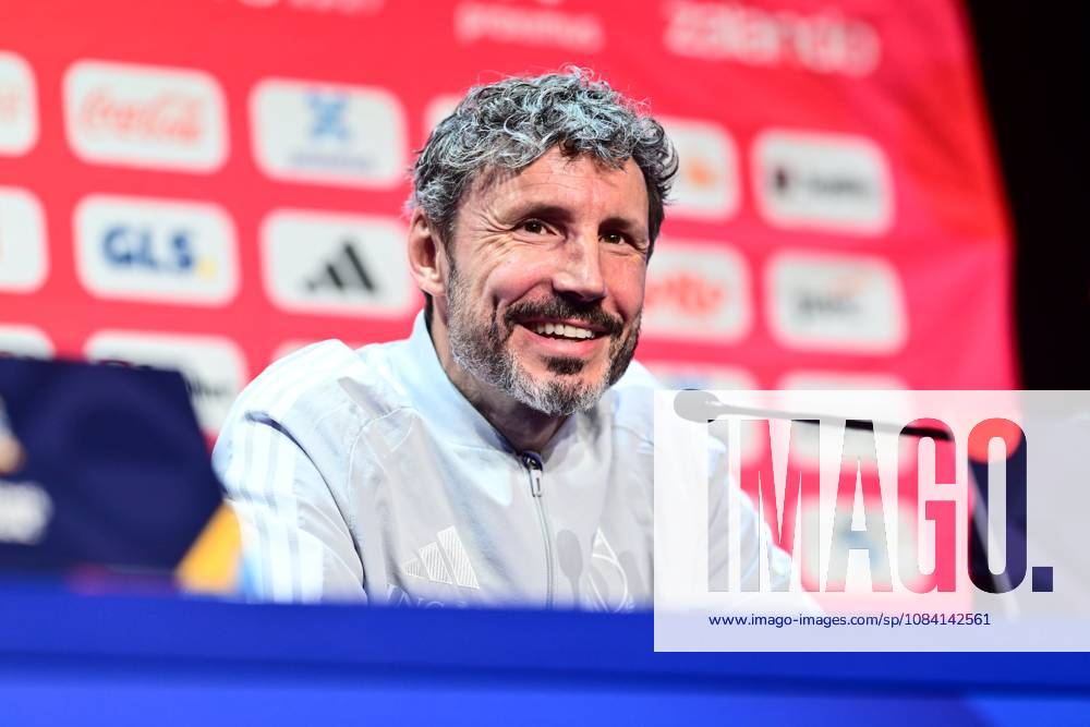 France v Belgium - UEFA Nations League 2026 Media Activities 04 10 2026 PARIS, FRANCE - OCTOBER 04 : Van Bommel Mark head coach of Belgium speaking with the media during a pre-match press conference, PK, Pressekonferenz ahead of the UEFA Nations League tournament league phase matchday 4 group A1 match between France and Belgium on October 4, 2026 in Paris, France, 04 10 2026 Paris France