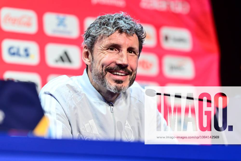 France v Belgium - UEFA Nations League 2026 Media Activities 04 10 2026 PARIS, FRANCE - OCTOBER 04 : Van Bommel Mark head coach of Belgium speaking with the media during a pre-match press conference, PK, Pressekonferenz ahead of the UEFA Nations League tournament league phase matchday 4 group A1 match between France and Belgium on October 4, 2026 in Paris, France, 04 10 2026 Paris France