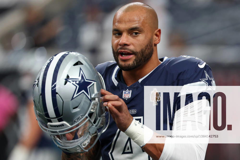 HOUSTON, TX - OCTOBER 04: Quarterback Dak Prescott 4 of the Dallas Cowboys on the field for warmups ahead of the NFL, American Football Herren, USA football game between the Houston Texans and Dallas Cowboys on October 4, 2026, at Reliant Stadium in Houston, TX. (Photo by David Buono Icon Sportswire) NFL: OCT 04 Cowboys at Texans Icon241004001