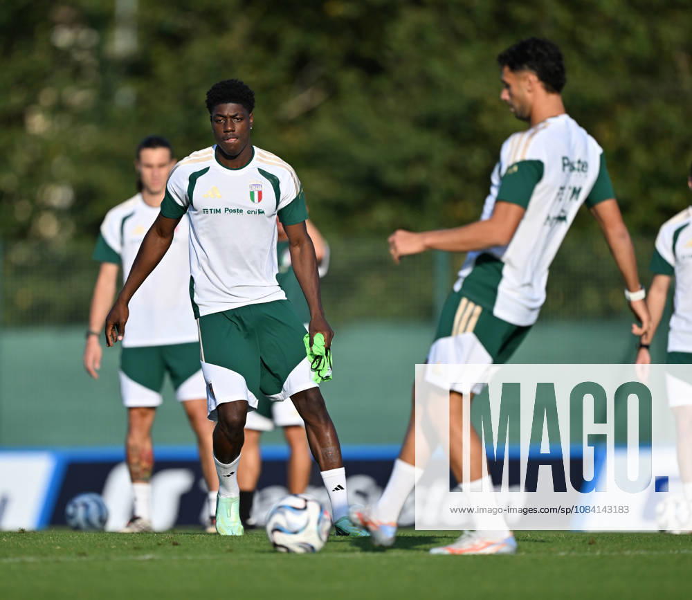 Ahead of Italy v Turkiye - UEFA Nations League BOLOGNA, ITALY - OCTOBER 04: Players of Italy in action during a training session ahead of the UEFA Nations League A Group 1 match between Italy and Turkiye at the Bologna FC Technical Centre near Bologna, Italy on October 4, 2026. Mustafa Yalcin Anadolu Bologna Italy. Editorial use only. Please get in touch for any other usage.