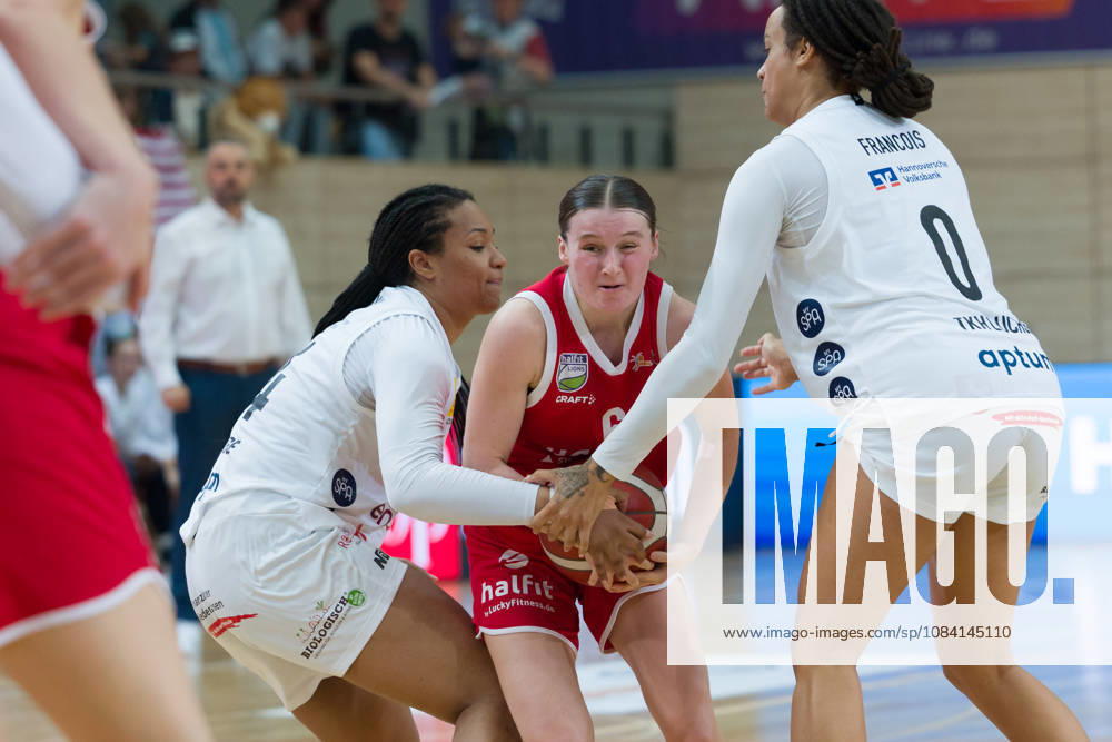 Alyssa Brown (Luchse), 44, Nicole Brochlitz (Lions), 6, Nora Francois (Luchse), 0, halfit Lions vs. TK Hannover Luchse, Women s Basketball, 1st Bundesliga, DBBL, Matchday 1 of the 2026–27 season, April 10, 2026, SWH Arena, Saxony-Anhalt, Germany