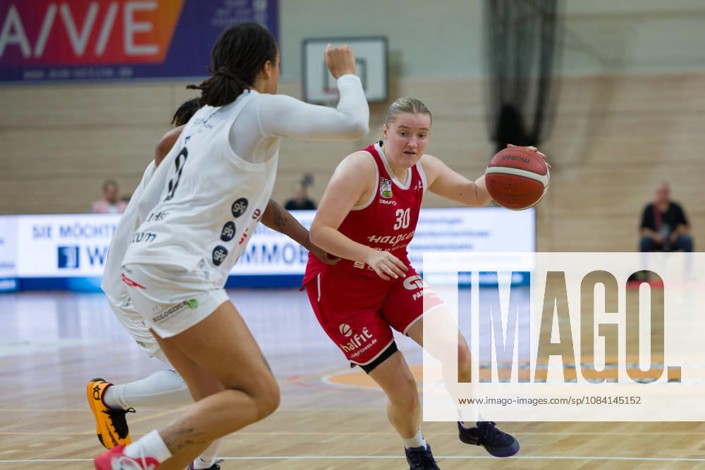 Nora Francois Luchse, 0, Estere Petrus Lions, 30, Halfit Lions vs. TK Hannover Luchse, Women s Basketball, 1st Bundesliga, DBBL, Matchday 1 of the 2026–27 season, April 10, 2026, SWH Arena, Saxony-Anhalt, Germany
