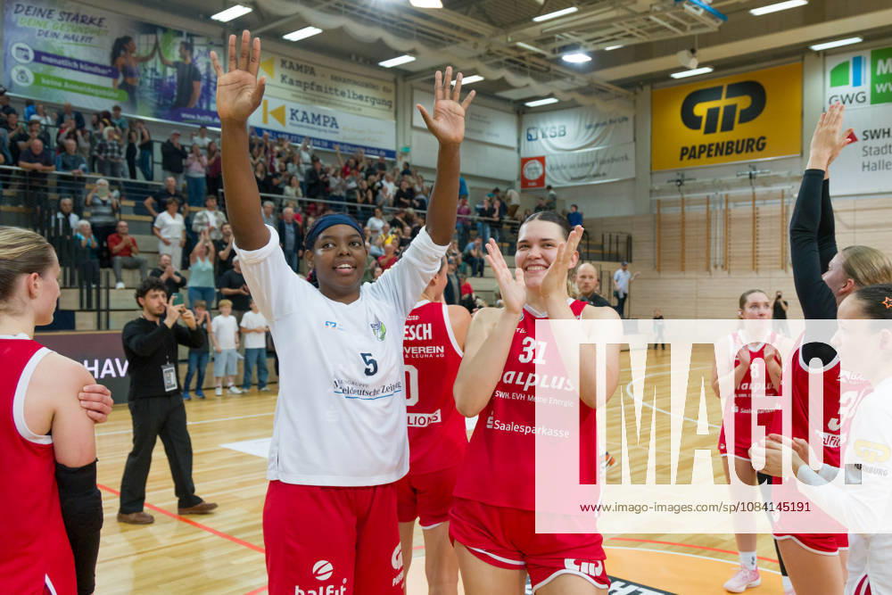 Lions celebrate after their 81-79 home victory; Lions vs. TK Hannover Luchse, Women s Basketball, 1st Bundesliga, DBBL, Matchday 1 of the 2026-27 season, April 10, 2026, SWH Arena, Halle, Saxony-Anhalt, Germany