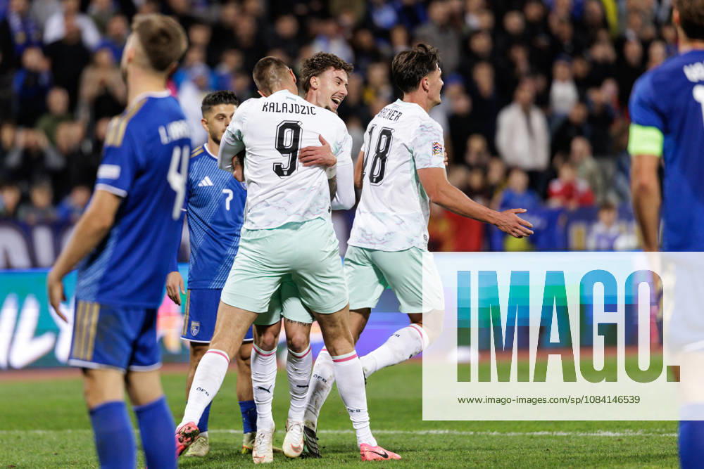 SOCCER - NL, KOS vs AUT PRISTINA,KOSOVO,04.OCT.26 - SOCCER - UEFA Nations League, OEFB international match, Länderspiel, Nationalmannschaft Kosovo vs Austria. Image shows the rejoicing of Sasa Kalajdzic, Christoph Lang and Felix Bacher (AUT). GEPAxpictures Rauthner