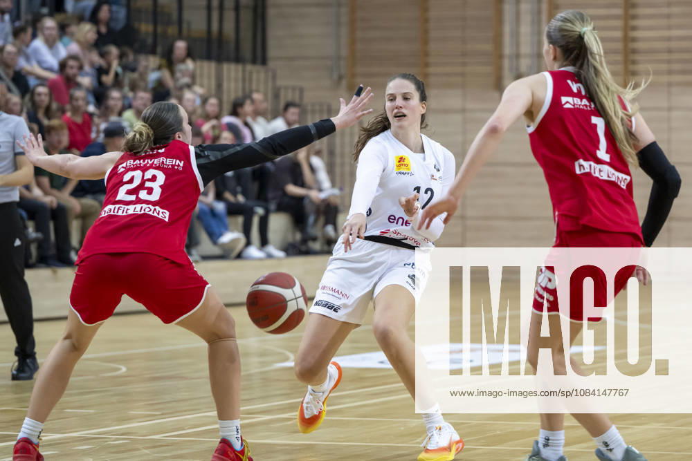 Toyota DBBL 2026–2027: HalFit Lions vs. TK Hannover, Halle an der Saale, Germany, October 4, 2026. Pictured, from left: Jordan King (Halle), Rowena Jongeling (Hannover), and Lee Volker (Halle), Halle an der Saale, swh Arena, Saxony-Anhalt, Germany