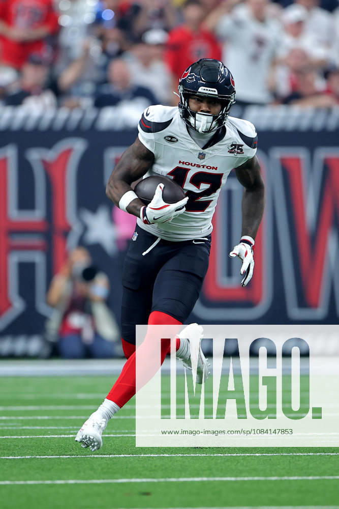 Houston, Texas, U.S: Houston Texans wide receiver Nico Collins (12) carries the ball upfield after a catch during the first quarter of the NFL, American Football Herren, USA regular season game between the Houston Texans and the Dallas Cowboys at Reliant Stadium in Houston, TX on October 4, 2026. NFL 2026 - Dallas Cowboys Vs Houston Texans - ZUMAw137 20261004_aap_w137_023
