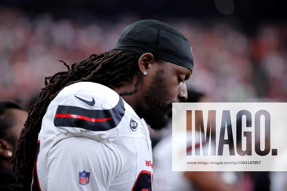 Houston, Texas, U.S: Houston Texans defensive end Jadeveon Clowney (90) stands during the national anthem prior to the NFL, American Football Herren, USA regular season game between the Houston Texans and the Dallas Cowboys at Reliant Stadium in Houston, TX on October 4, 2026. NFL 2026 - Dallas Cowboys Vs Houston Texans - ZUMAw137 20261004_aap_w137_025