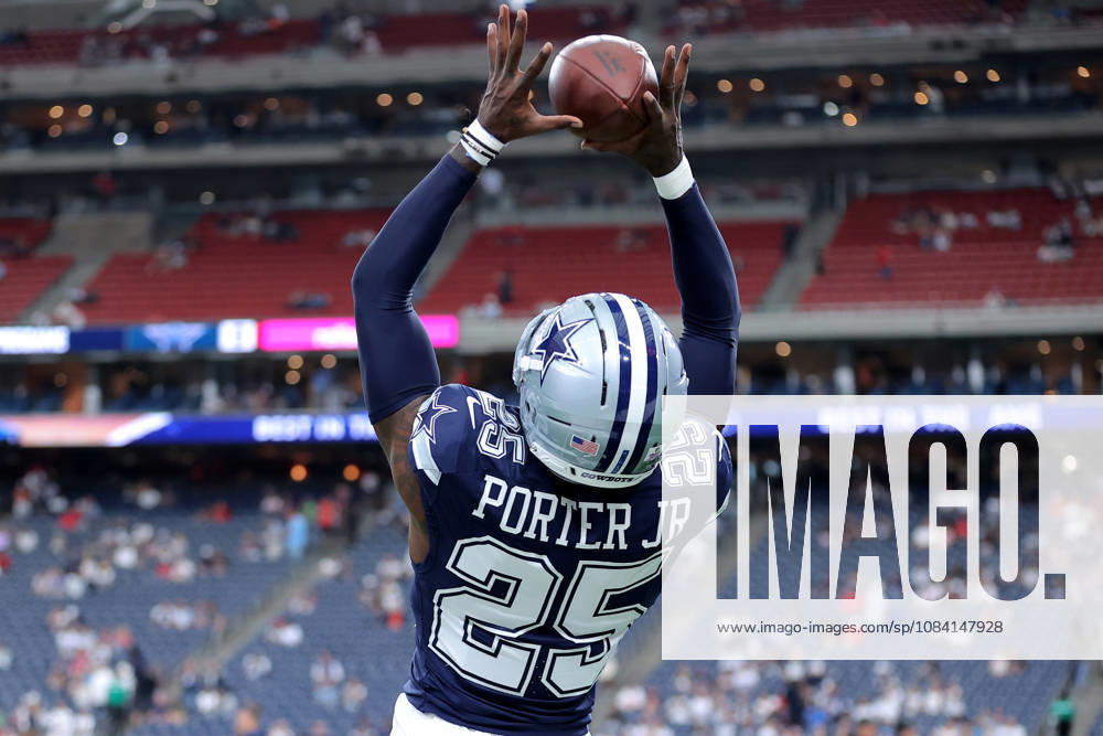 Houston, Texas, U.S: Dallas Cowboys cornerback Joey Porter Jr. (25) warms up prior to the NFL, American Football Herren, USA regular season game between the Houston Texans and the Dallas Cowboys at Reliant Stadium in Houston, TX on October 4, 2026. Houston U.S - ZUMAw137 20261004_aap_w137_015