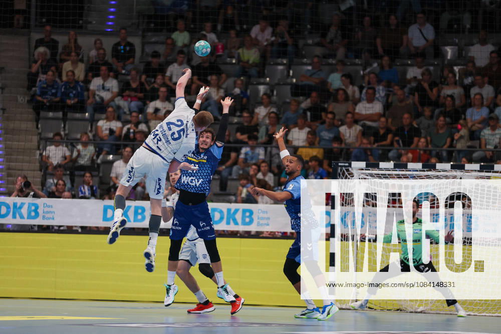 Niels Versteijnen, TBV Lemgo Lippe, 25, with a shot; GER, TVB Stuttgart vs. TBV Lemgo Lippe, handball, Opel Handball Bundesliga, Matchday 6, 2026–2027 season, October 4, 2026, GER, TVB Stuttgart vs. TBV Lemgo Lippe, Handball, Opel Handball Bundesliga, Matchday 6, 2026–2027 season, October 4, 2026, Stuttgart
