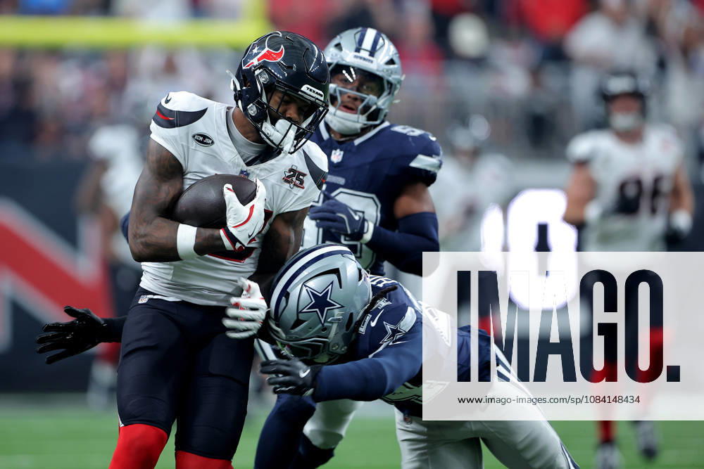 Houston, Texas, U.S: Houston Texans wide receiver Nico Collins (12) is tackled by Dallas Cowboys safety Malik Hooker (24) after a catch during the first quarter of the NFL, American Football Herren, USA regular season game between the Houston Texans and the Dallas Cowboys at Reliant Stadium in Houston, TX on October 4, 2026. Houston U.S - ZUMAw137 20261004_aap_w137_035