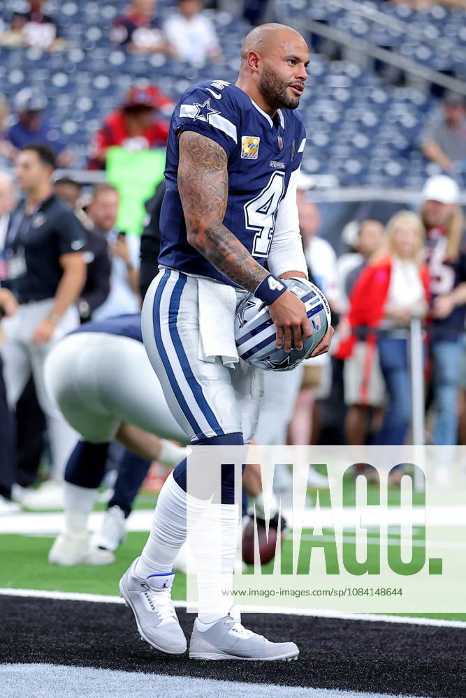 Houston, Texas, U.S: Dallas Cowboys quarterback Dak Prescott (4) prior to the NFL, American Football Herren, USA regular season game between the Houston Texans and the Dallas Cowboys at Reliant Stadium in Houston, TX on October 4, 2026. Houston U.S - ZUMAw137 20261004_aap_w137_041