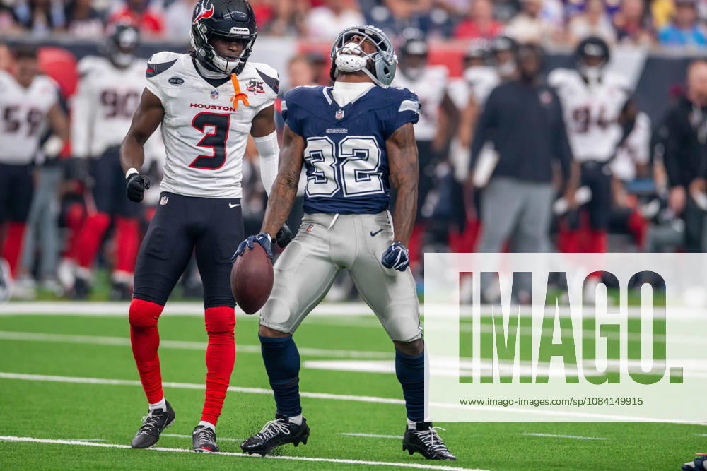 Dallas Cowboys running back Tyler Goodson (32) celebrates a first down during a game between the Dallas Cowboys and the Houston Texans in Houston, TX. .. CSM NFL, American Football Herren, USA 2026: Cowboys Vs Texans OCT 04 - ZUMAc04_ 20261004_zma_c04_034