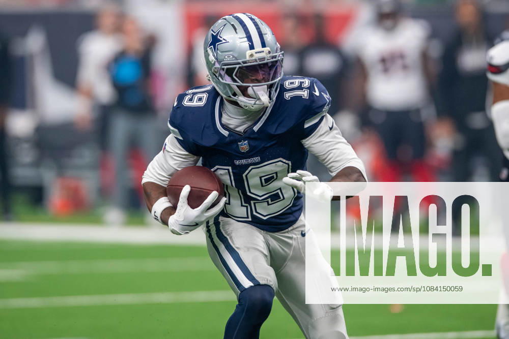 Dallas Cowboys wide receiver Ryan Flournoy (19) runs after making a catch during a game between the Dallas Cowboys and the Houston Texans in Houston, TX. .. CSM NFL, American Football Herren, USA 2026: Cowboys Vs Texans OCT 04 - ZUMAc04_ 20261004_zma_c04_051